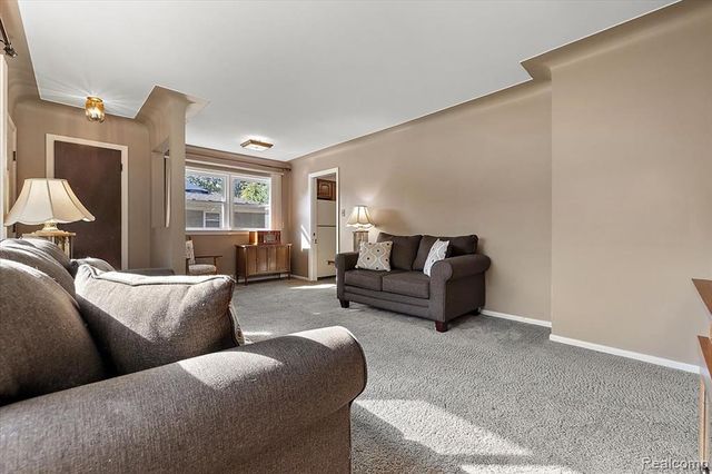 18001 Floral Street, Livonia, MI 48152