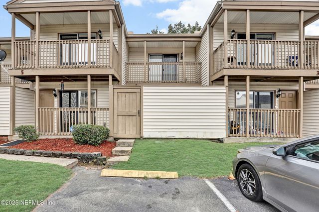 2300 TWELVE OAKS Drive B4, Orange Park, FL 32065