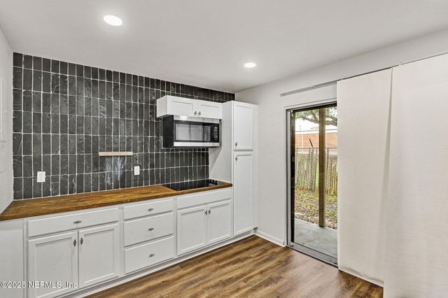 2300 TWELVE OAKS Drive B4, Orange Park, FL 32065