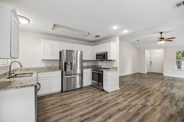 709 Stonebrooke Drive, Burleson, TX 76028