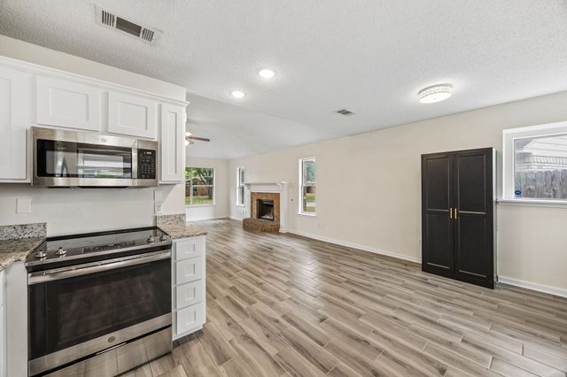 709 Stonebrooke Drive, Burleson, TX 76028