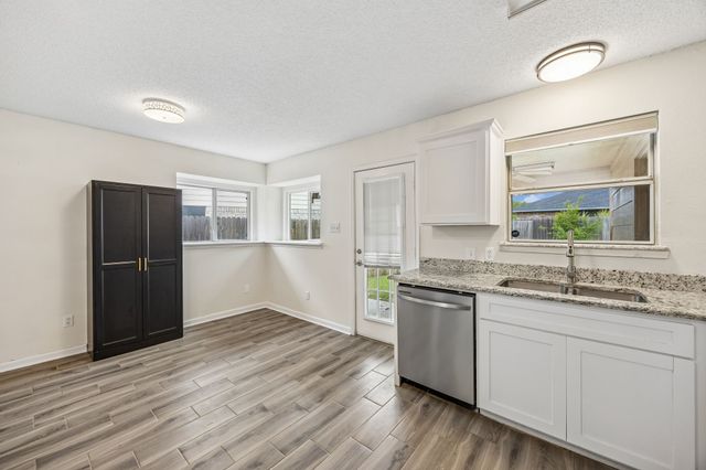 709 Stonebrooke Drive, Burleson, TX 76028