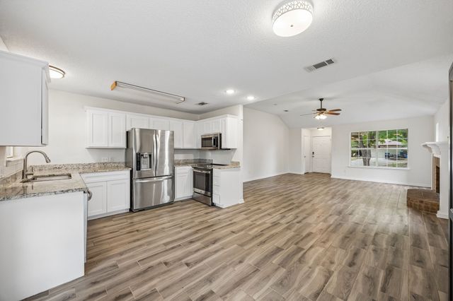 709 Stonebrooke Drive, Burleson, TX 76028