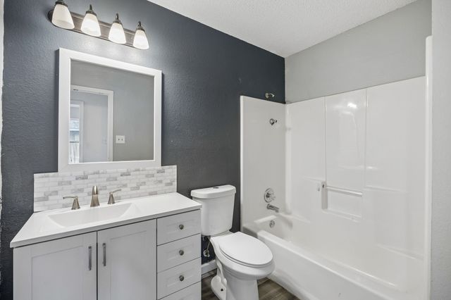 709 Stonebrooke Drive, Burleson, TX 76028