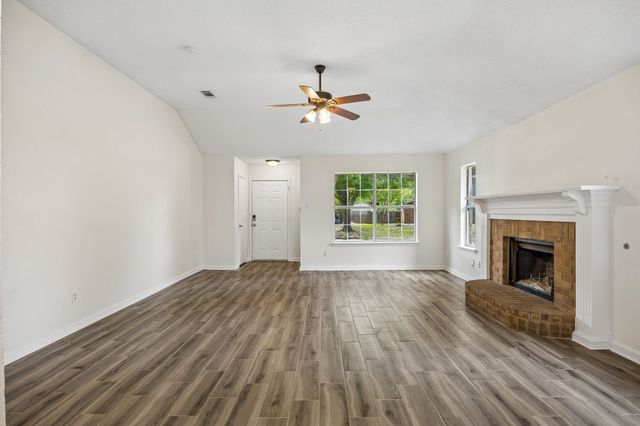 709 Stonebrooke Drive, Burleson, TX 76028