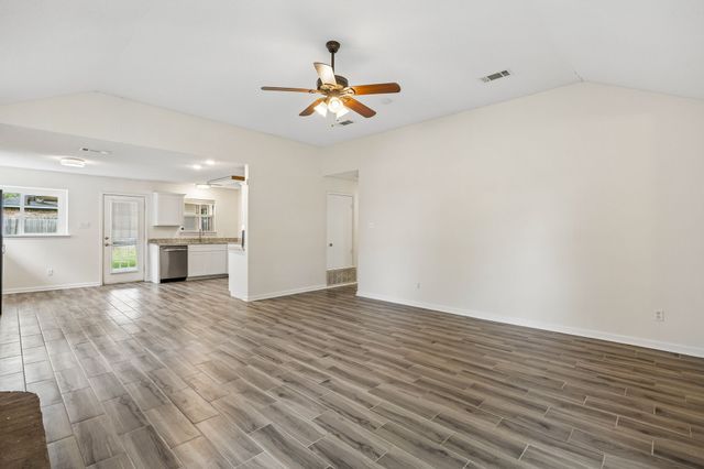 709 Stonebrooke Drive, Burleson, TX 76028