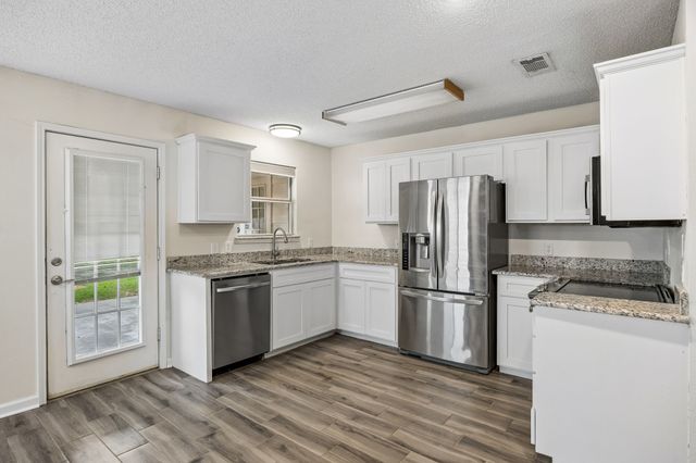 709 Stonebrooke Drive, Burleson, TX 76028