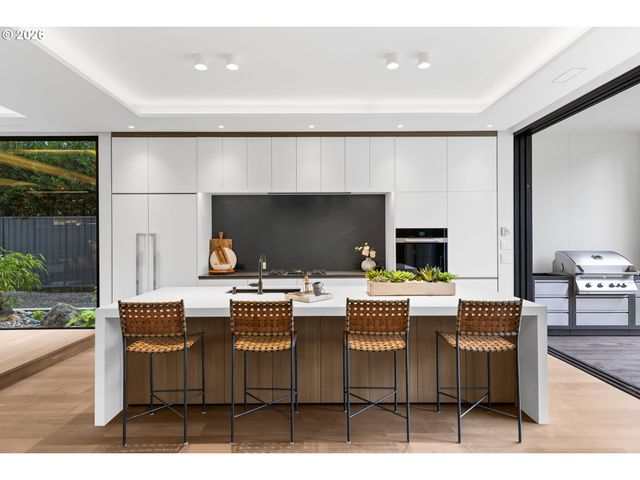 1120 S MILITARY Rd, Portland, OR 97219
