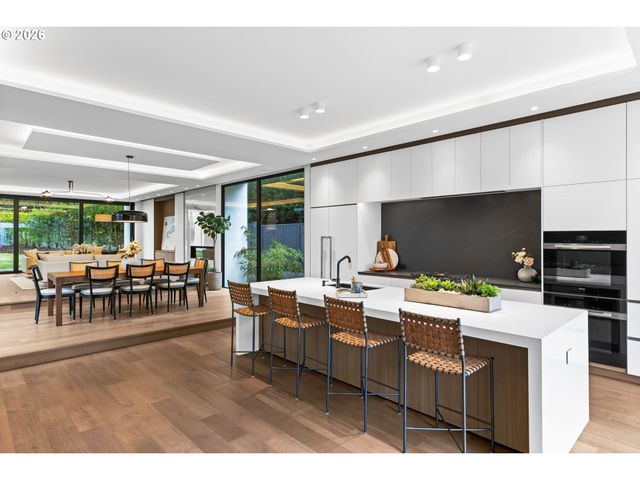 1120 S MILITARY Rd, Portland, OR 97219