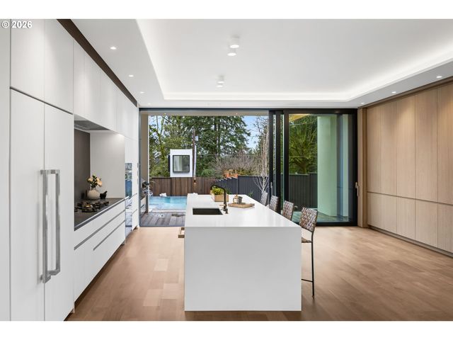 1120 S MILITARY Rd, Portland, OR 97219