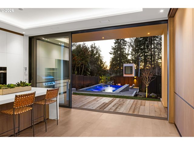 1120 S MILITARY Rd, Portland, OR 97219