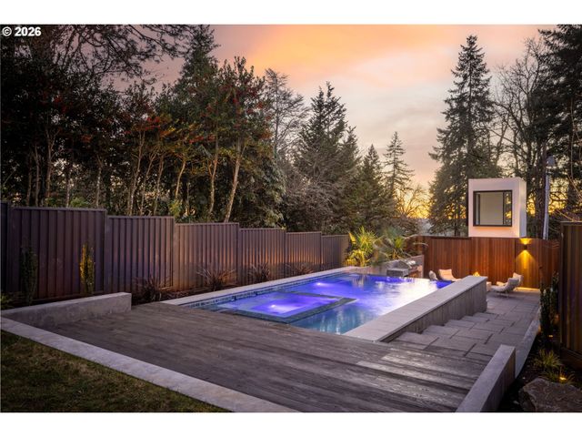 1120 S MILITARY Rd, Portland, OR 97219