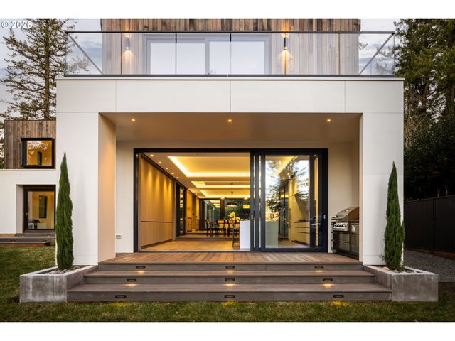 1120 S MILITARY Rd, Portland, OR 97219