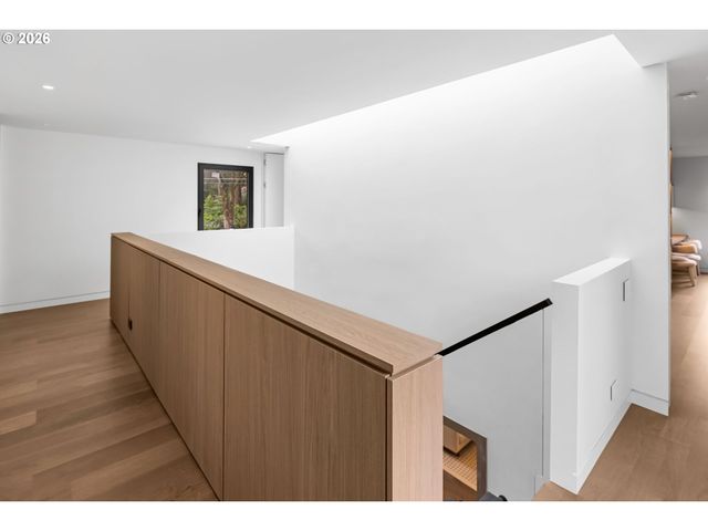 1120 S MILITARY Rd, Portland, OR 97219