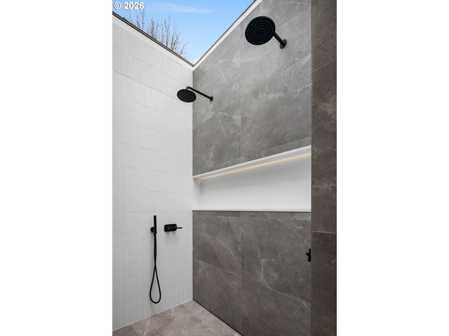 1120 S MILITARY Rd, Portland, OR 97219
