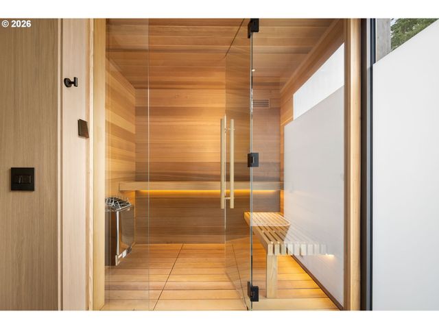 1120 S MILITARY Rd, Portland, OR 97219
