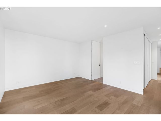 1120 S MILITARY Rd, Portland, OR 97219