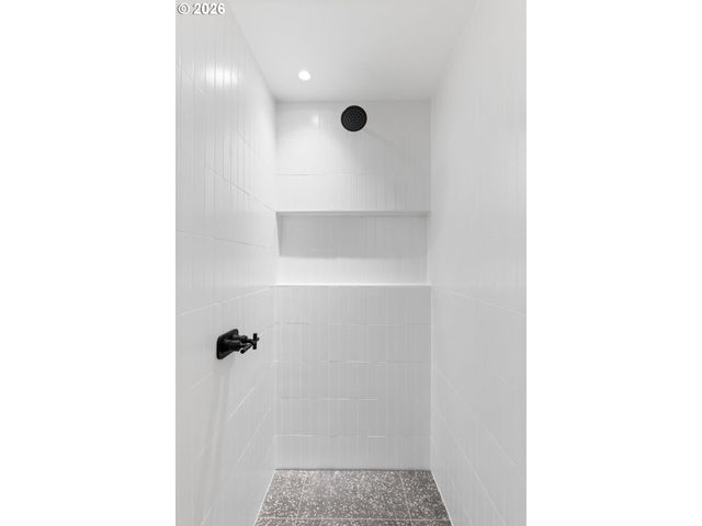 1120 S MILITARY Rd, Portland, OR 97219