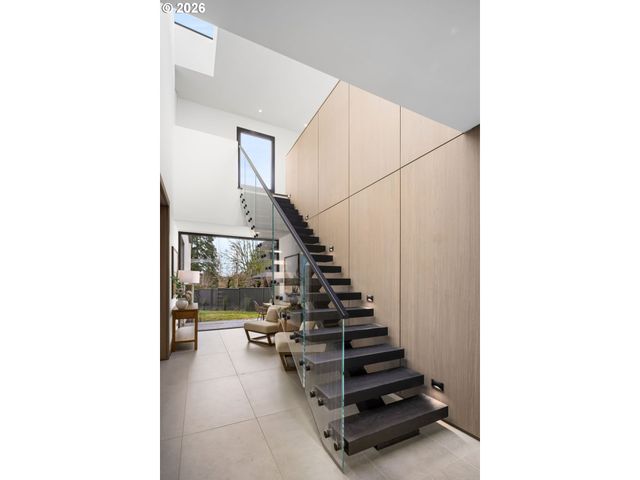 1120 S MILITARY Rd, Portland, OR 97219