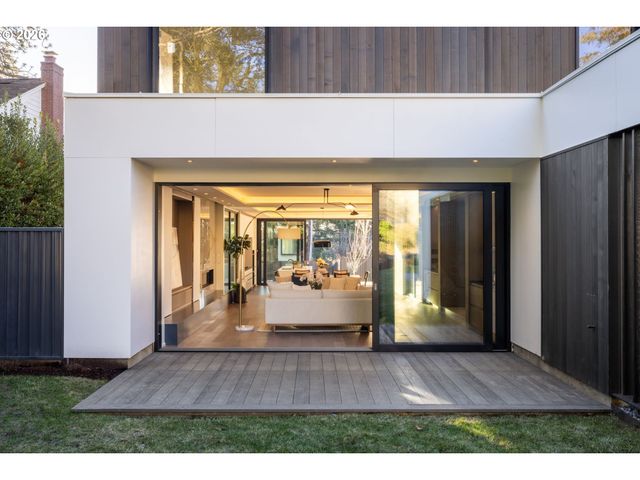 1120 S MILITARY Rd, Portland, OR 97219