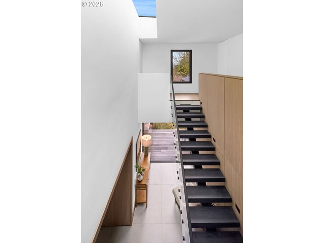 1120 S MILITARY Rd, Portland, OR 97219