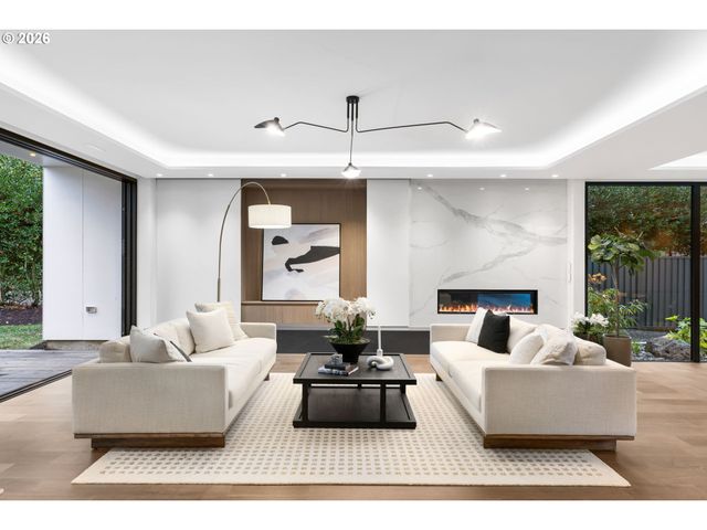 1120 S MILITARY Rd, Portland, OR 97219