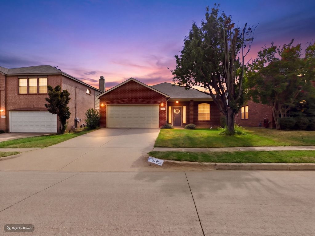 12652 Oakwood Circle, Fort Worth, TX 76040 — exterior