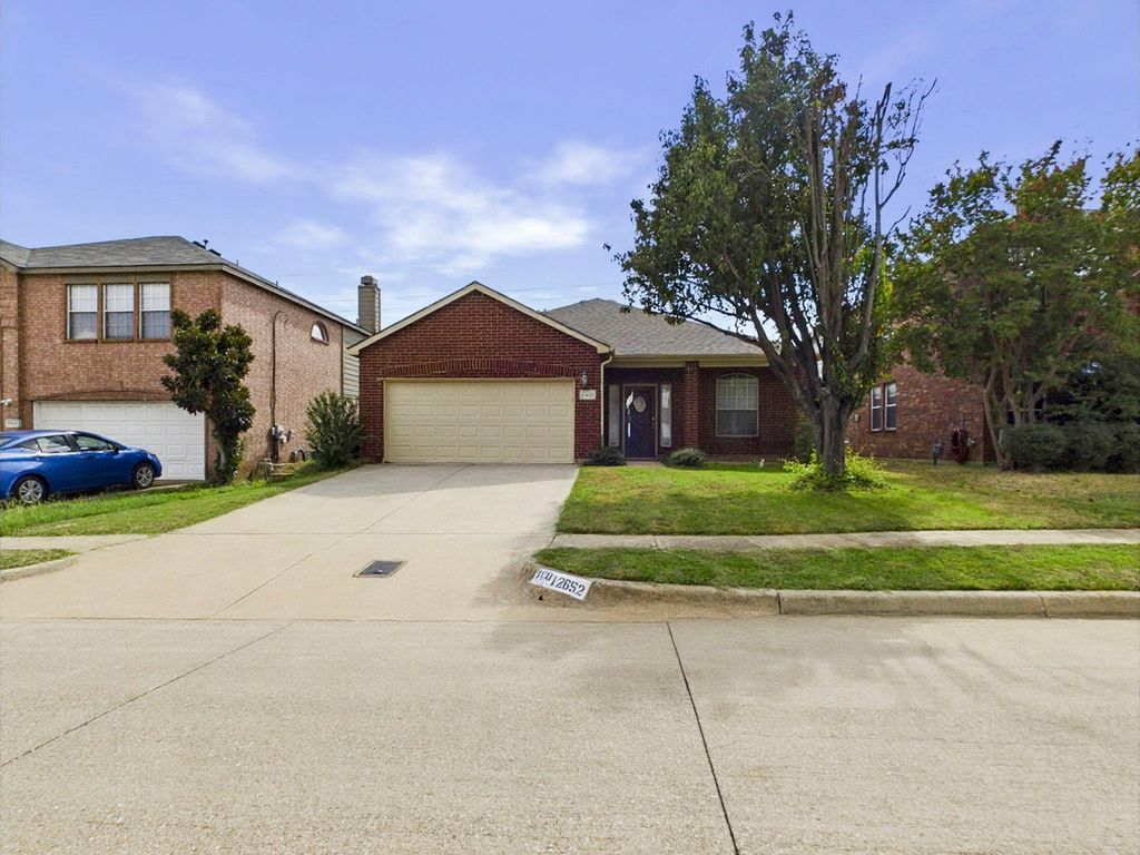 12652 Oakwood Circle, Fort Worth, TX 76040 — photo 2