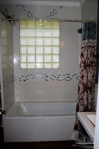 5037 Canal St, Milton, FL 32570