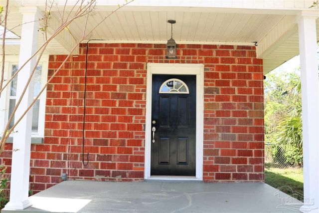 5037 Canal St, Milton, FL 32570