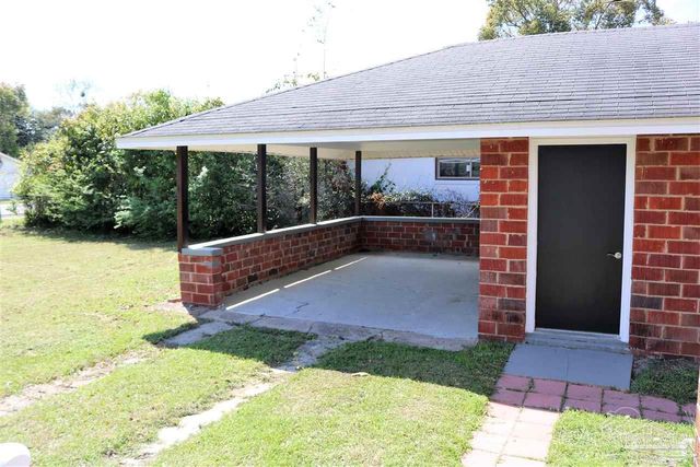 5037 Canal St, Milton, FL 32570