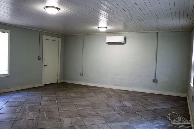 5037 Canal St, Milton, FL 32570