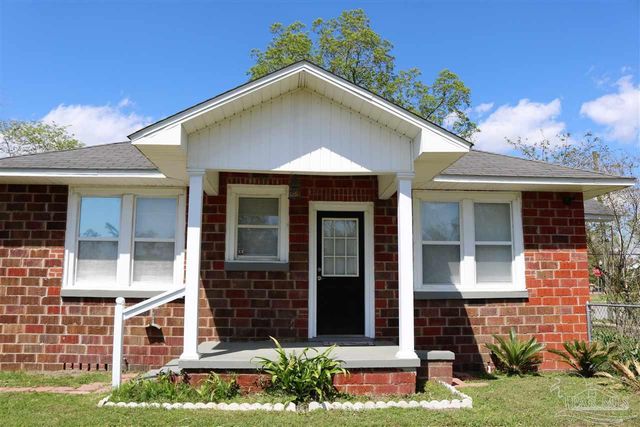 5037 Canal St, Milton, FL 32570