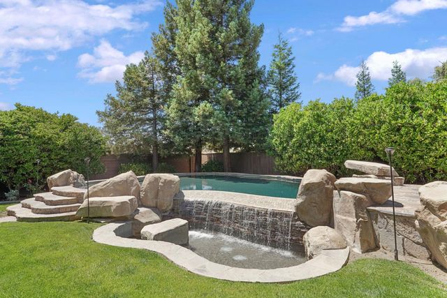 5554 Saint Andrews Dr, Stockton, CA 95219