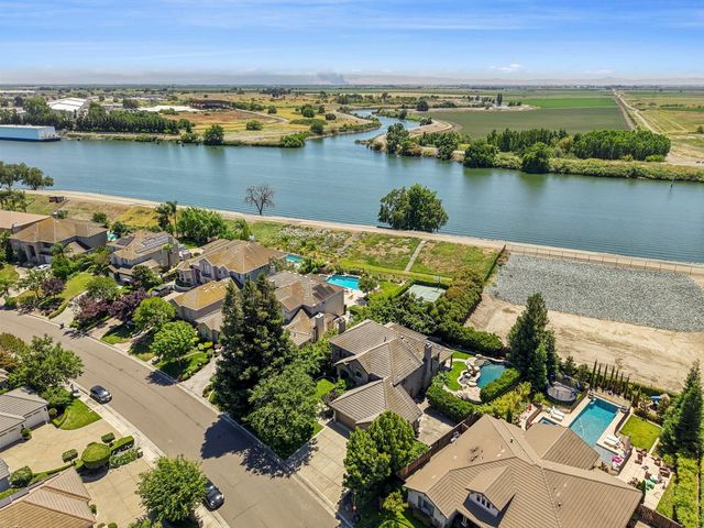 5554 Saint Andrews Dr, Stockton, CA 95219
