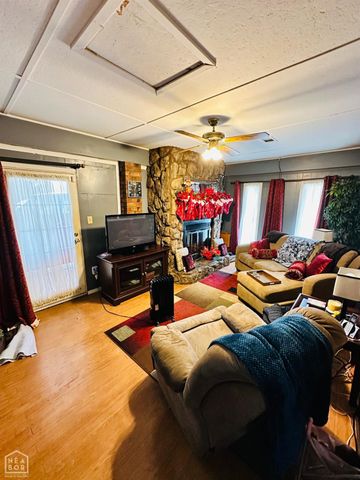 2702 Carr Circle, Newport, AR 72112