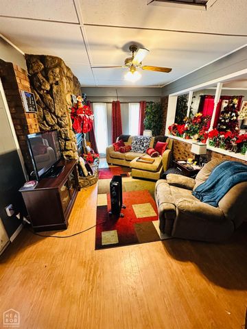 2702 Carr Circle, Newport, AR 72112