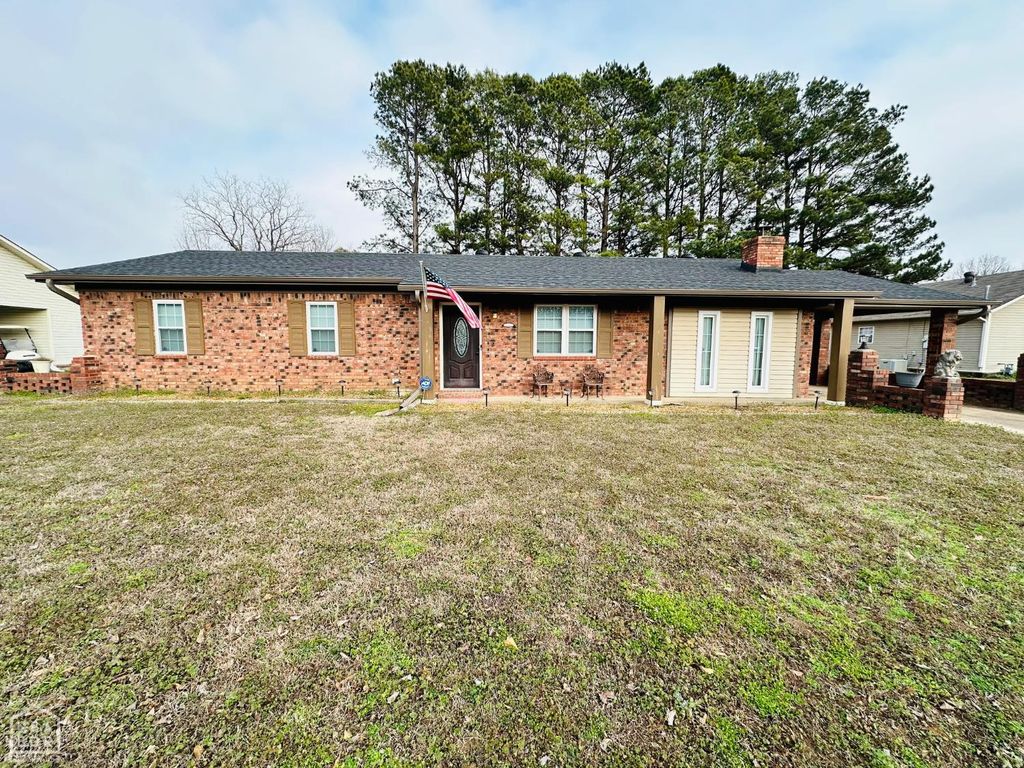 2702 Carr Circle, Newport, AR 72112