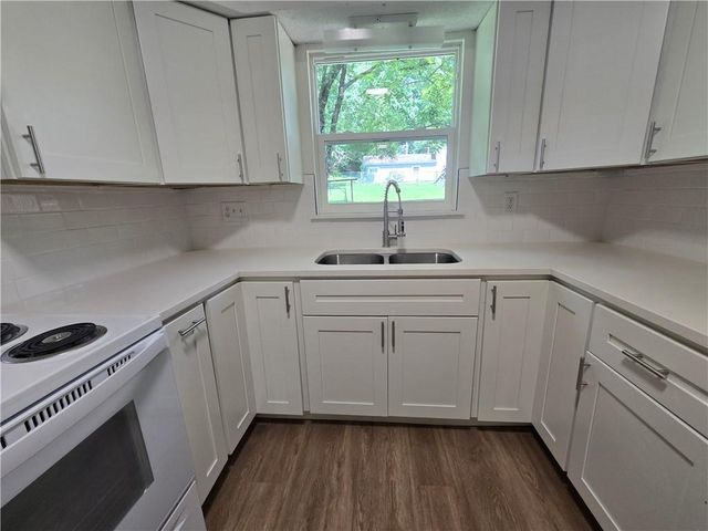 2028 NW 49th Terrace, Northmoor, MO 64151