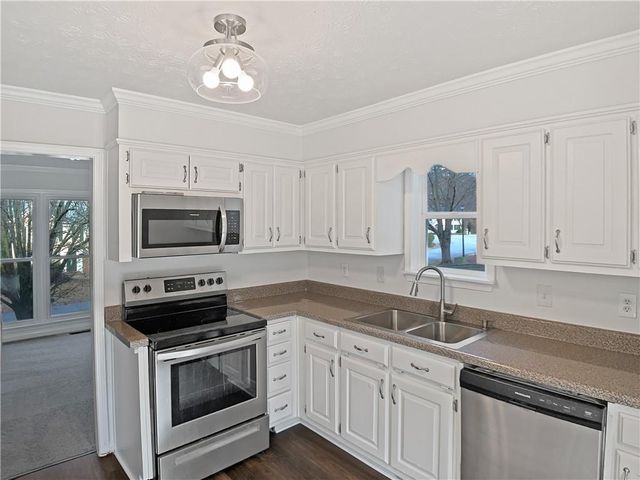 2454 Jacks View Court, Snellville, GA 30078