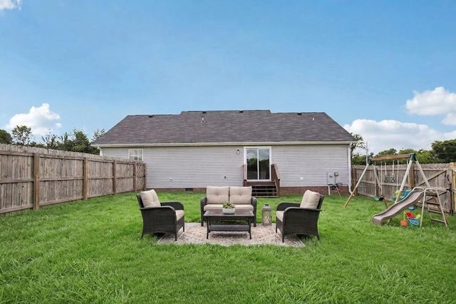 4594 Kinneys School Rd, Cedar Hill, TN 37032