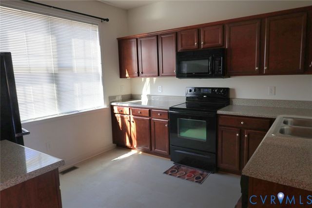 3909 Schooner Ln, Hopewell, VA 23860