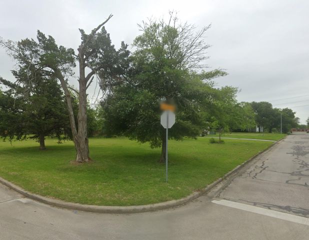 815 Bowie Street, Baytown, TX 77520