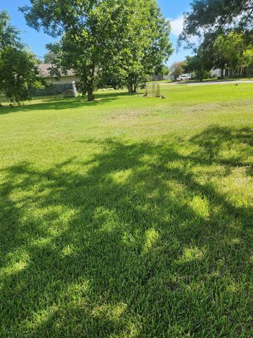 815 Bowie Street, Baytown, TX 77520