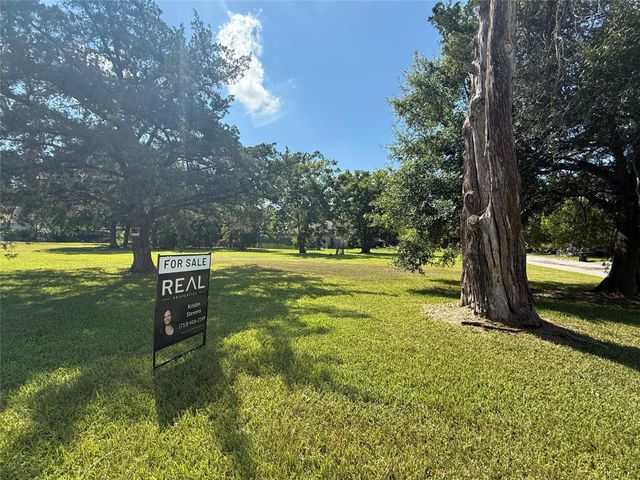 815 Bowie Street, Baytown, TX 77520