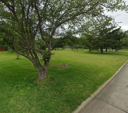 815 Bowie Street, Baytown, TX 77520