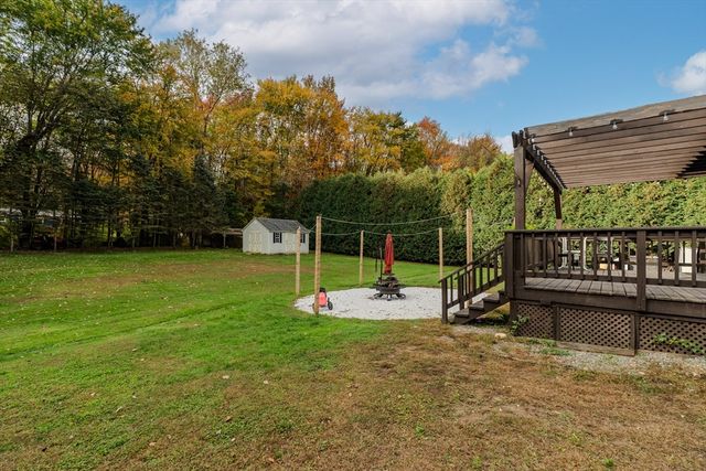 66 Longmeadow Dr, Amherst, MA 01002