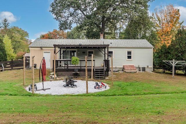 66 Longmeadow Dr, Amherst, MA 01002