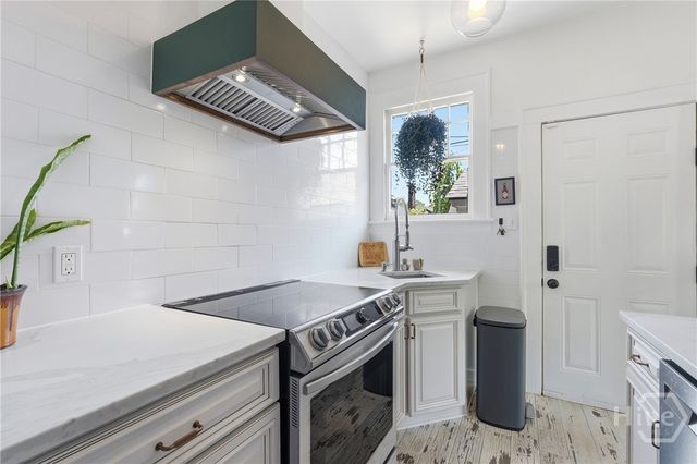 801 E 37th Street, Savannah, GA 31401