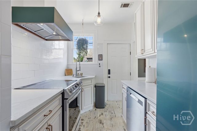 801 E 37th Street, Savannah, GA 31401